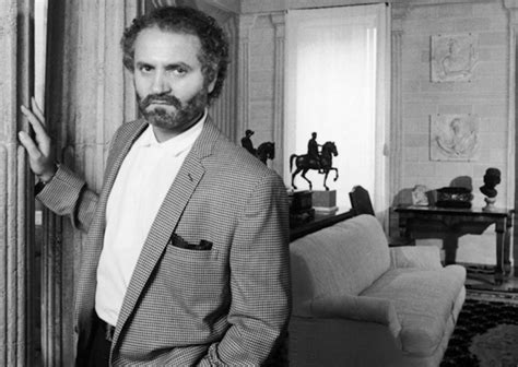 dove è sepolto versace|Gianni Versace: la carriera del designer .